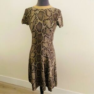 MICHAEL KORS SNAKESKIN PRINT SHORT SLEEVE CREWNECK SWEATER DRESS MIDI SIZE XS